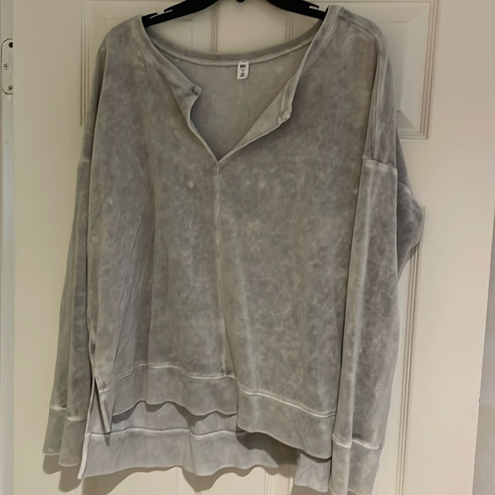 Nordstrom BP gray velour v neck sweatshirt in size M